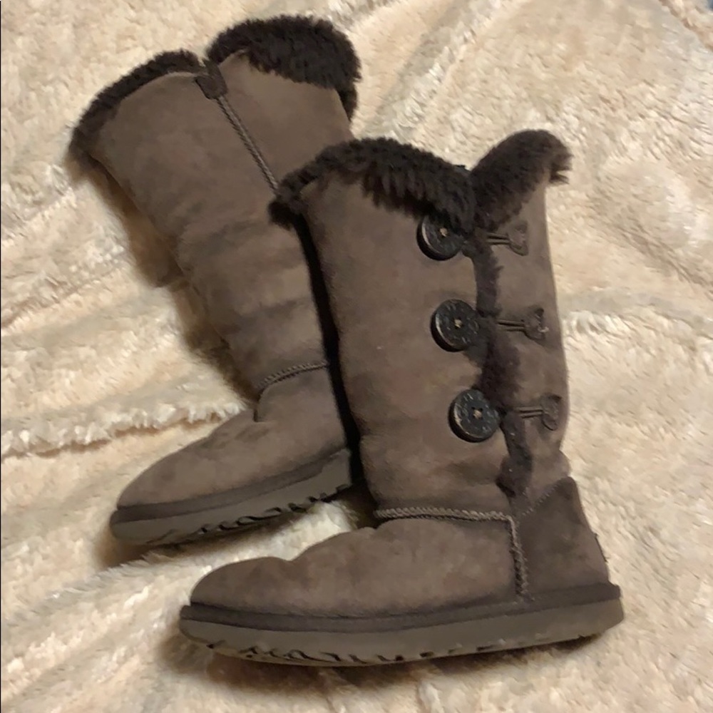 Brown Bailey Button Uggs Sz. 6 Euc - image 1
